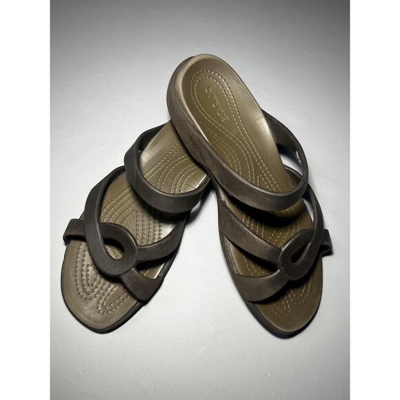 Crocs Sandals Cleo V Womens Size 8 Brown Strappy Slide Ring Detail Croslite - Picture 1 of 8